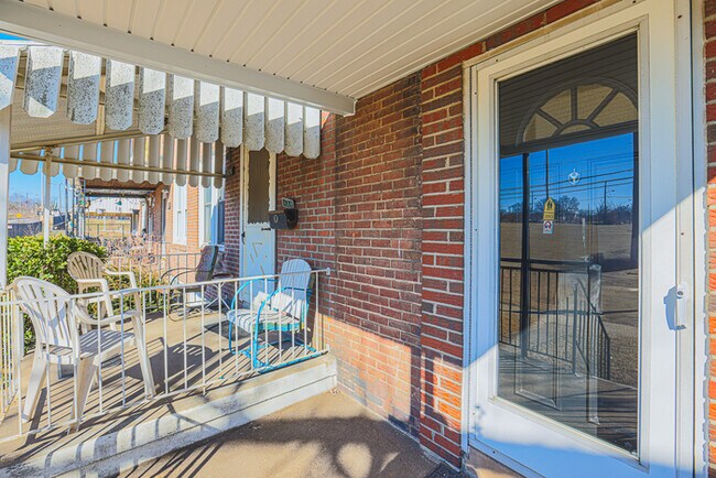 Building Photo - 3 Bedroom Beautiful Townhome