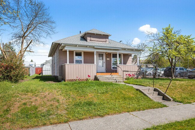 Foto del edificio - Charming& Updated Northeast Home!