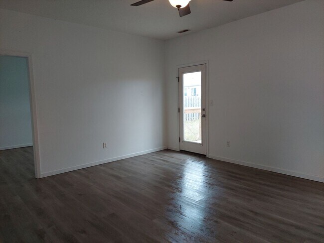 Foto del edificio - 3 Bedroom 2 Bath Single Family Home