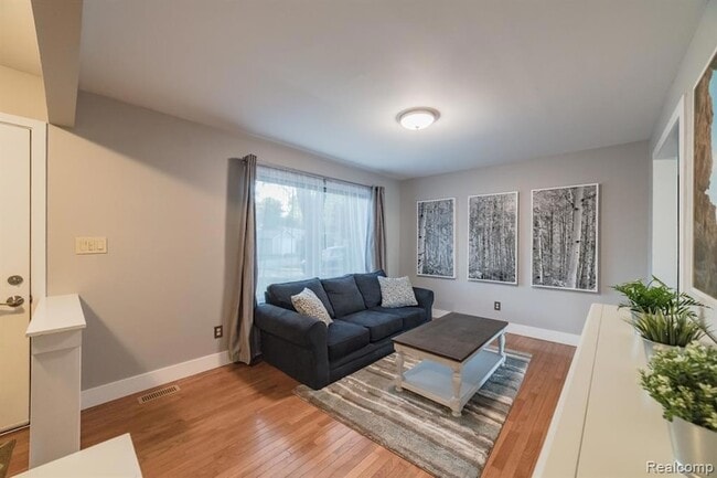 Building Photo - 1253 Bamford St