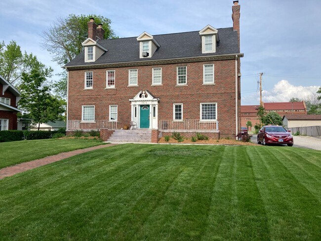 Building Photo - 164 North Park Place