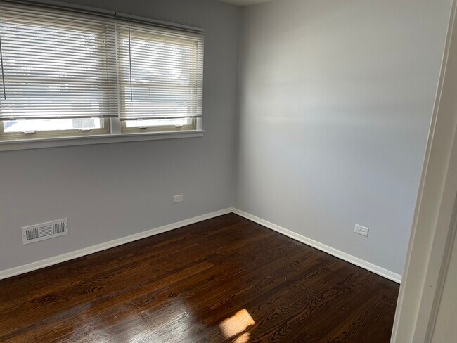 Building Photo - 83 Indianwood Dr