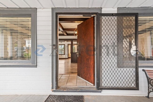 Building Photo - Unit