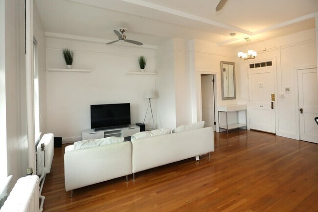 Foto del edificio - 354 N Main St