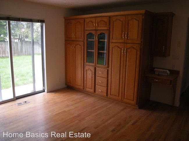 Building Photo - 6 br, 4 bath House - 423 E 2100 N