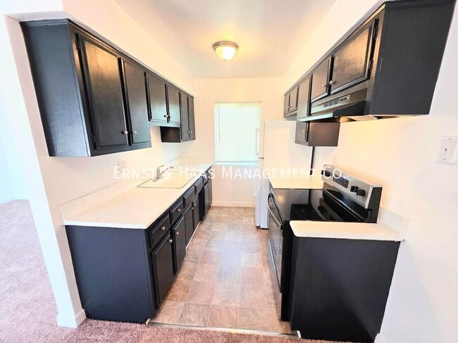 Building Photo - 240 E Burnett St