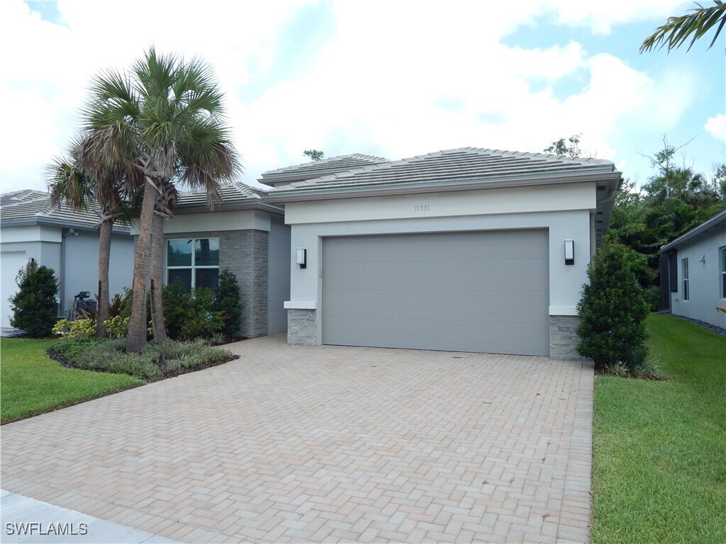Foto principal - 11331 Jacaranda Dr