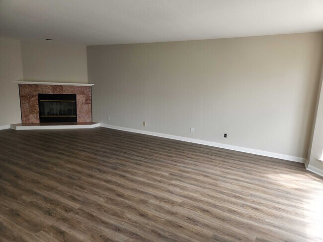 Building Photo - 1574 9th Ave