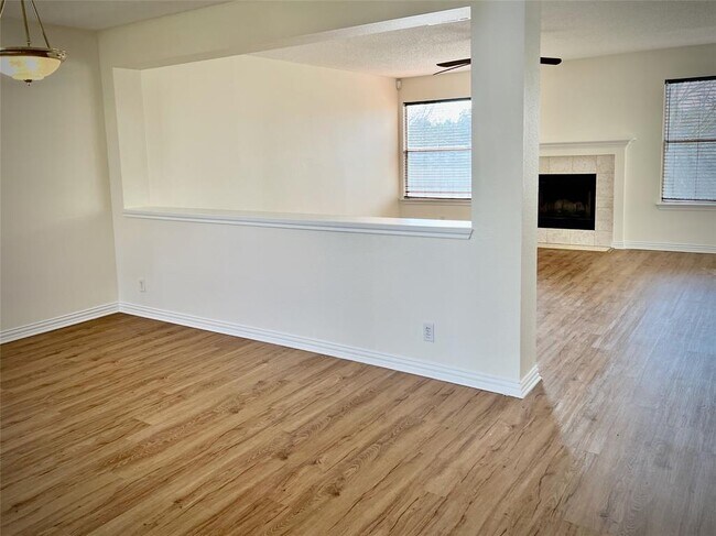 Foto del edificio - 8115 Hawick Dr