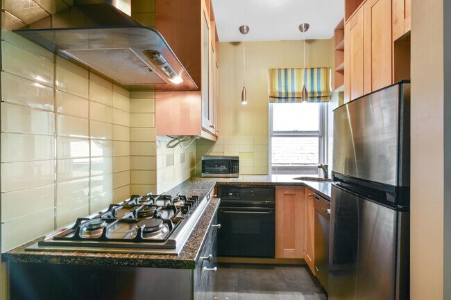 Foto del edificio - 831 Clinton St