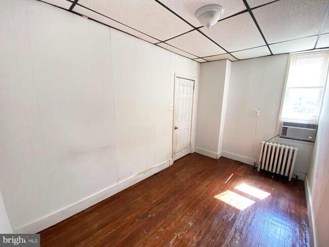 Foto del edificio - 534 E Indiana Ave