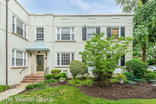 Building Photo - 2 br, 2 bath House - 11 W. Locke Lane Unit 6
