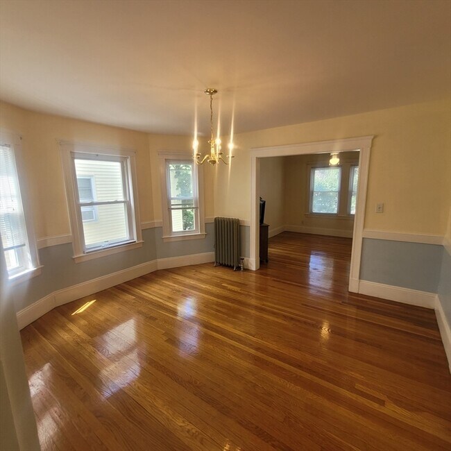 Foto del edificio - 248 Hyde Park Ave