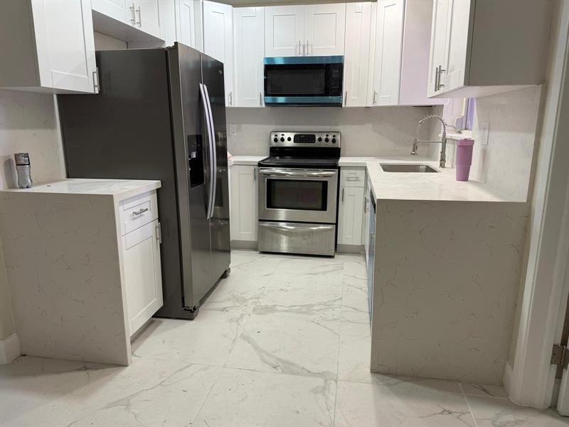Primary Photo - 841 NW 39th St
