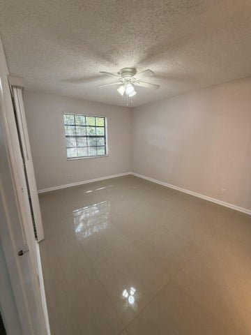 Foto del edificio - 301 Norwood Terrace
