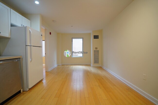 Building Photo - 40 Boylston St