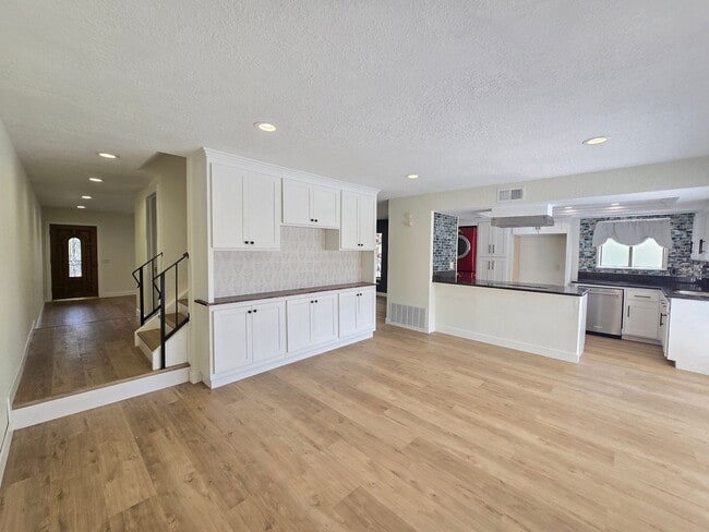 Building Photo - 7061 Seville Way