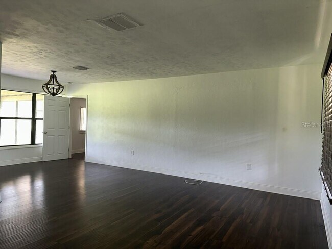 Foto del edificio - 16420 Indian Mound Rd