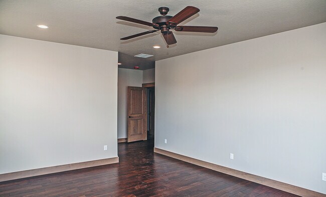Building Photo - Luxury Home in Radiant Lake