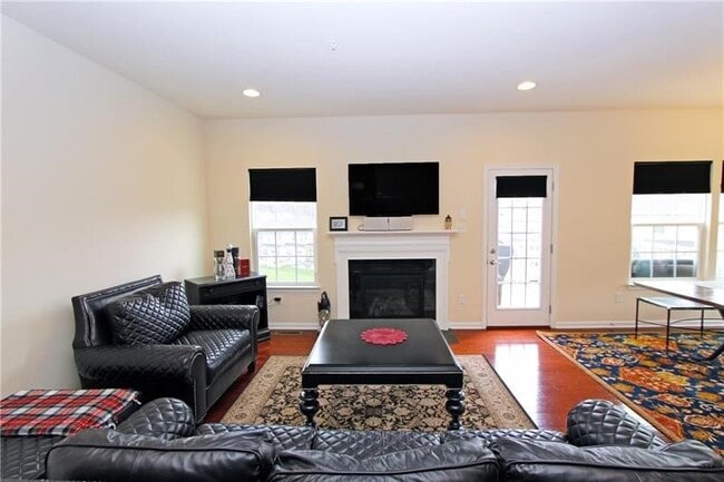 Building Photo - 718 Rosecliff Rd