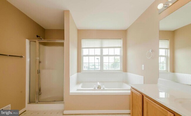 Building Photo - 7275 Parkers Farm Ln