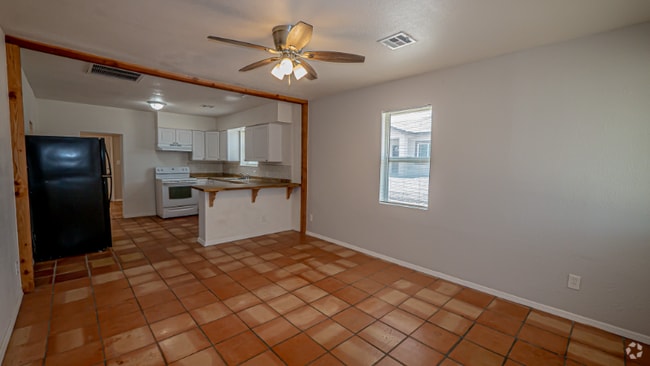 Building Photo - 33 E 400 S