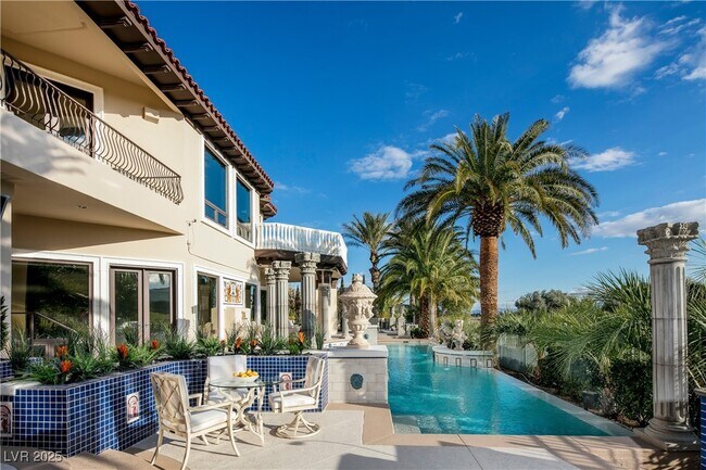 Foto del edificio - 8801 Palm Greens Ct