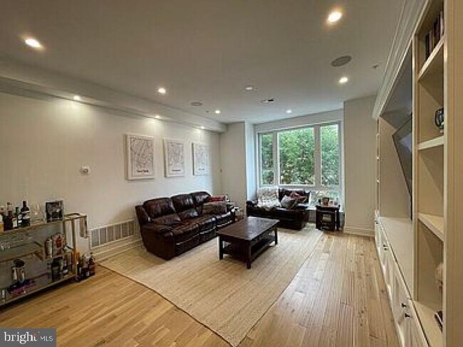 Foto del edificio - 1544 S 20th St