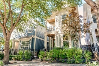 Building Photo - 545 W 26th St