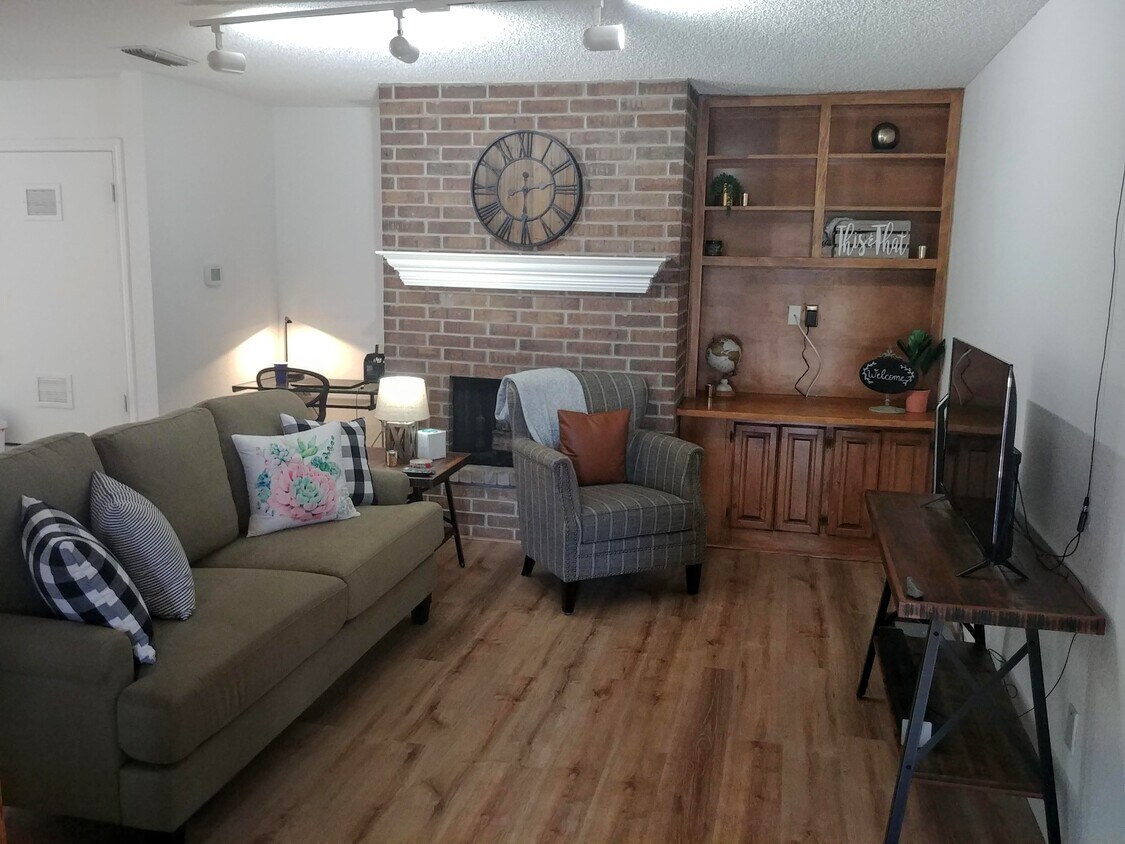 The front door opens into the comfortable, inviting living room complete with smart TV and soundbar! - 2415 Idlewilde Dr