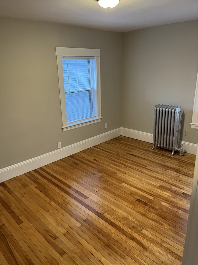 Building Photo - 37A Maple Ave