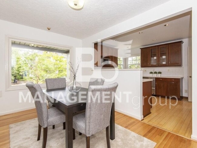 Building Photo - MUST SEE! Trending Close-in N Portland Home- Bright & Airy- Beautiful Kitchen- Fenced Yard w/Pati...