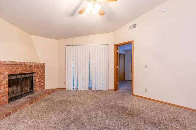 Foto del edificio - 537 Henderson Crossing - Half Off Admin Fees & $350 Gift Card!