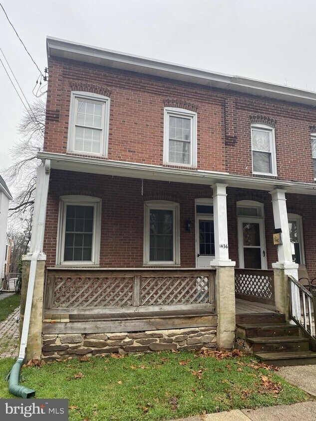 Foto principal - 1436 Stanbridge St