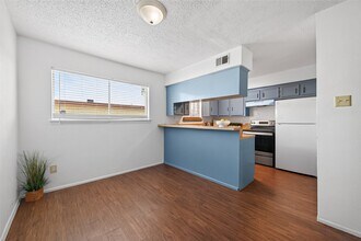 Building Photo - 7714 Renwick Dr