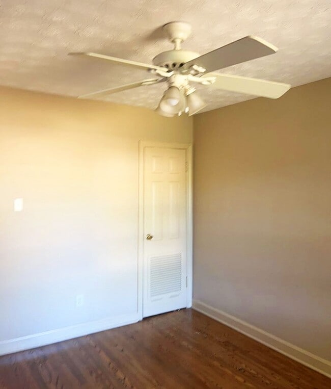 Building Photo - QUN 217-219