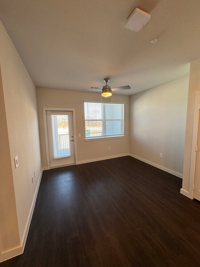 Foto del edificio - 455 Elevon Pkwy