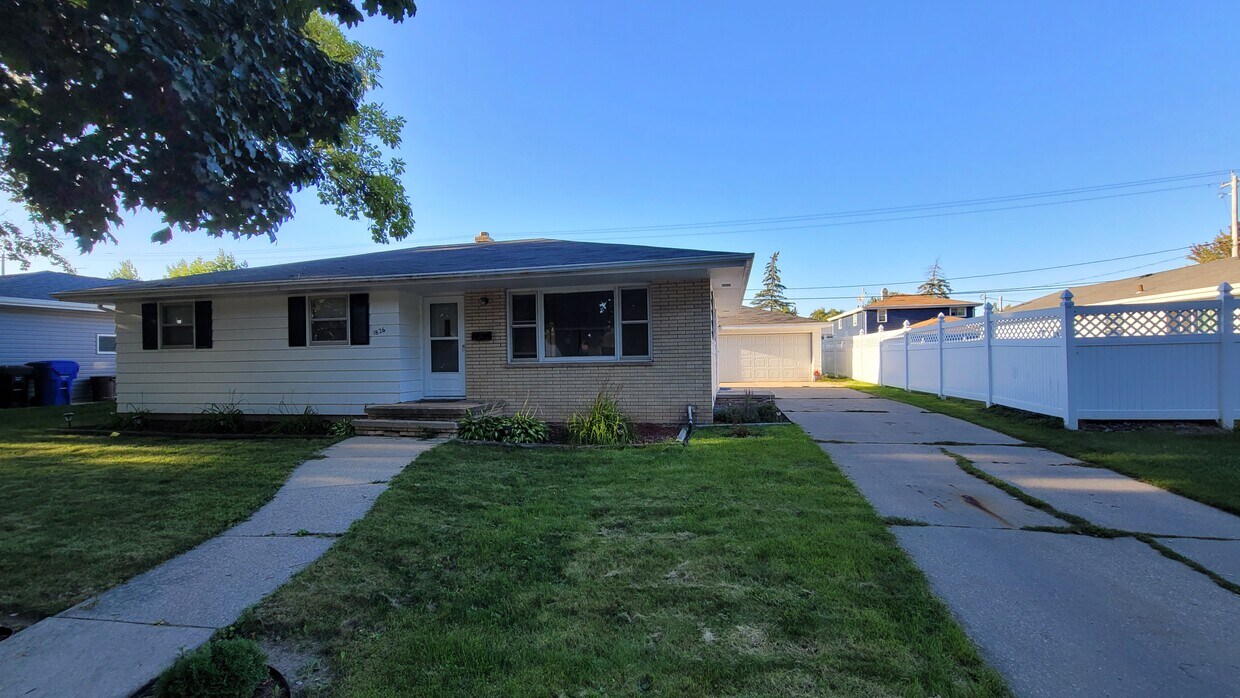 Primary Photo - 1826 E Lindbergh St