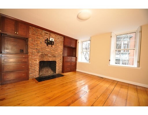 Building Photo - 65 Pinckney St