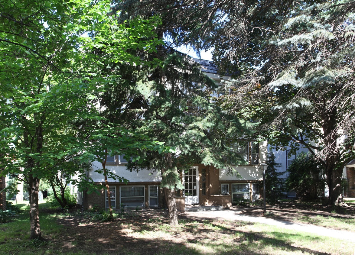 Building Photo - 2790 Xerxes Ave S