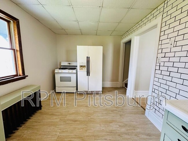 Building Photo - 1115 Karl Ave