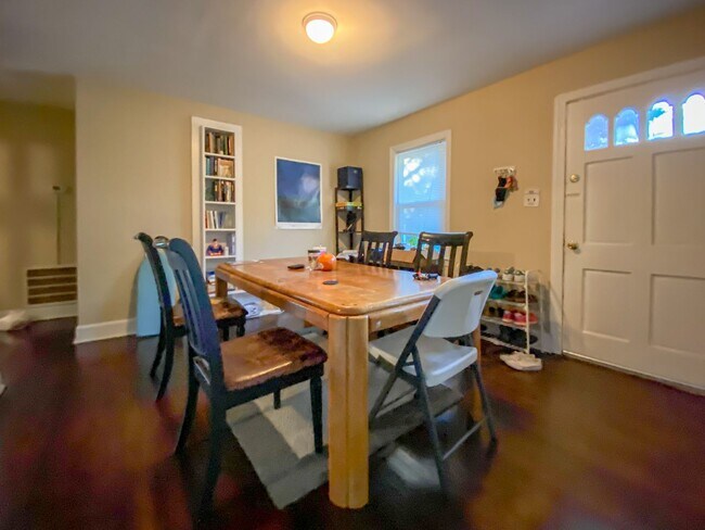 Foto del edificio - 4br House Minutes from Franklin St