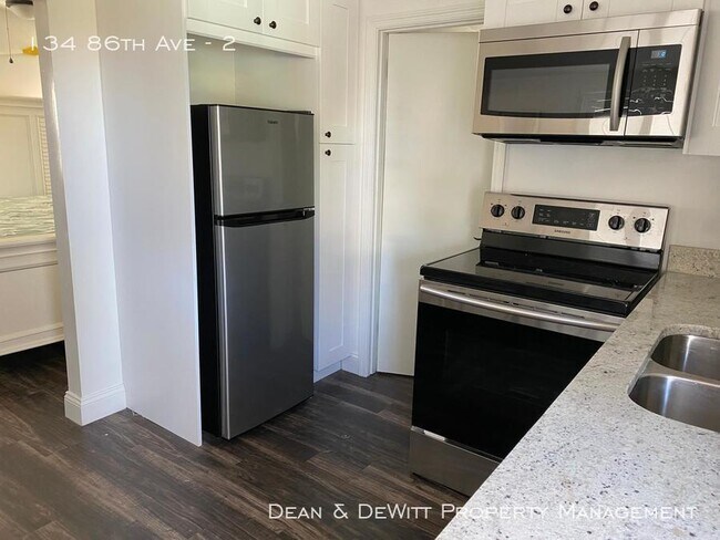 Building Photo - Furnished STUDIO For Rent - Treasure Island