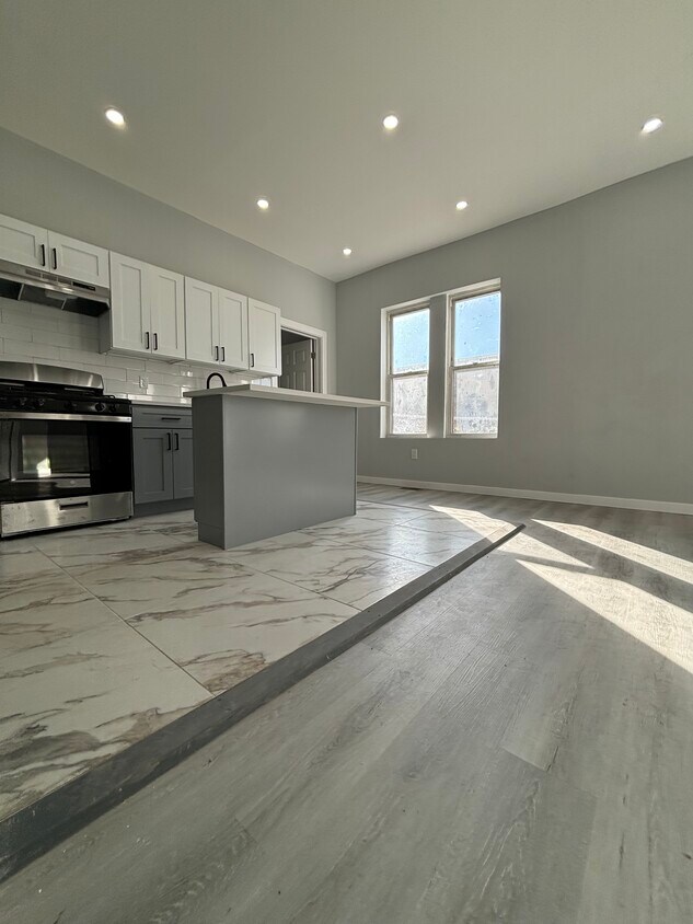 Primary Photo - 354 S 10th St