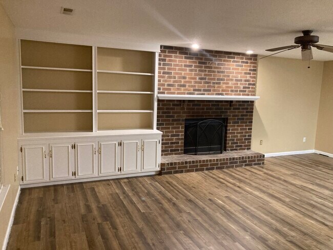 Great Room Left - 104 Knightsbridge Dr