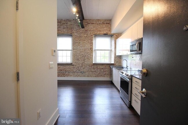 Building Photo - 515 N Washington St