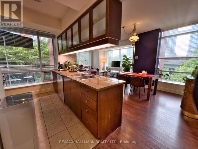 Building Photo - 500 Queens Quay W