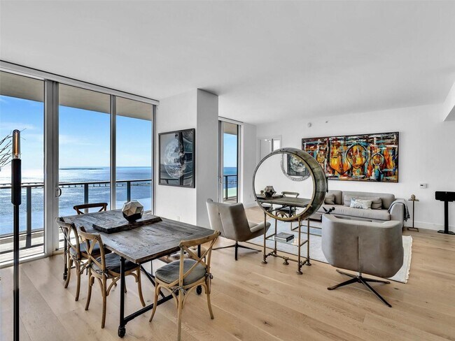 Foto del edificio - 1300 Brickell Bay Dr