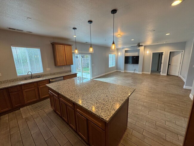 Foto del edificio - Oakley 4 bed, 3 bath plus flex room, Cul-d...