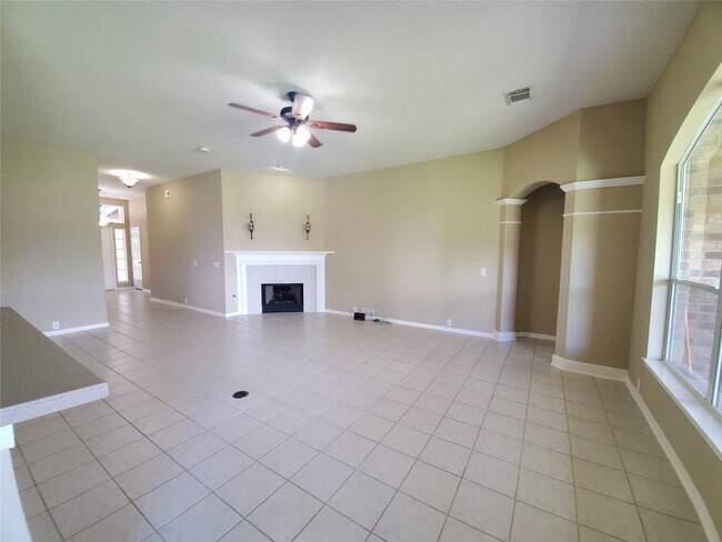 Foto del edificio - 7610 Broken Oak Ln